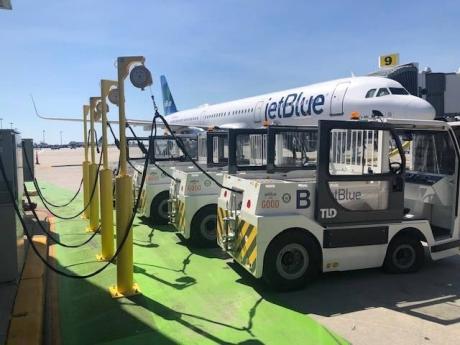 JetBlue introduces the largest electric ground service equipment (eGSE) fleet at New York’s JFK International Airport, cutting four million pounds of greenhouse gas emissions per year.