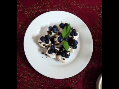 Blueberry treats, anyone? Yes please!