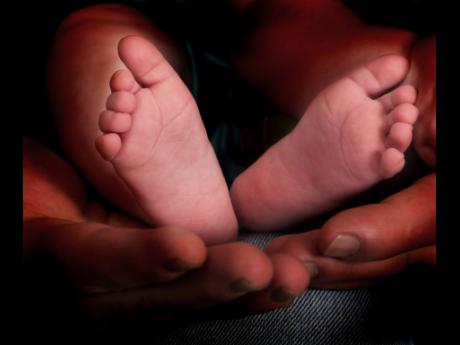 The mother of a newborn is alleging that healthcare workers ignored her cries as she gave birth on the A&E floor.