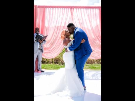 To have and to Hayle — the newly-weds share an enchanting kiss after they were officially pronounced husband and wife.