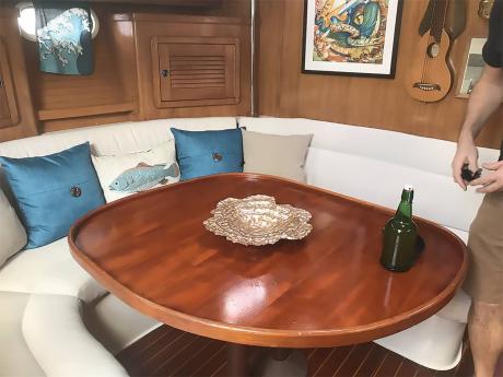 Dining on the high seas takes place in the salon. 
