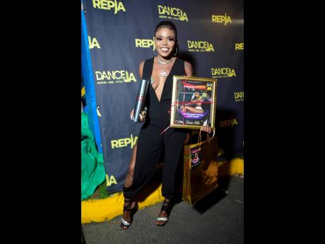 Awarded in the Outstanding Female Entertainer category, Queen Nikki accepts her plaque and one of the special tokens from Red Bull, the show’s official sponsor.