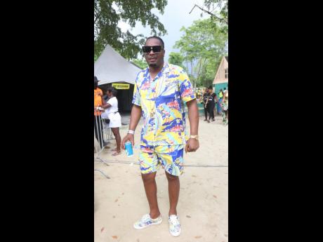 Dwayne Forbes of Buss Dat Fashion came ready for Mawnin After fashionably decked out in print, from head to toe. 