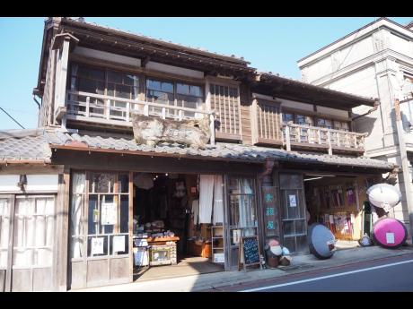 A speciality shop called “Suppinya” that sells Japanese products. These wooden houses were built in Meiji and Taisho Era.