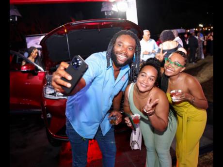 From left: Disk jocky Romario ’Brush1’ White snaps a selfie with friends Jasmine Burrows and Sydney Ebanks.