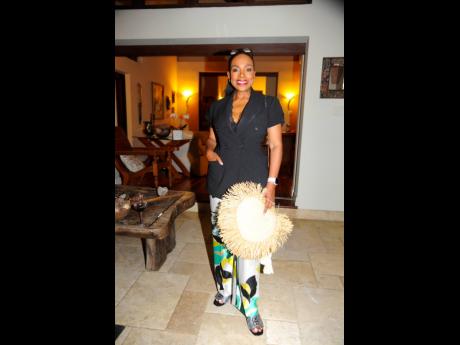 The time may be hot but she’s hotter! The award winning actress said she could not leave home without her fan from mother-daughter décor company, Drift Home. 