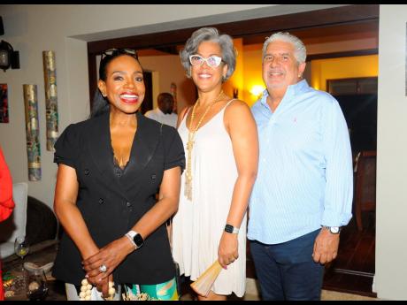 Kim (centre) and David Mair had to snap a quick pic with the guest of honour, Sheryl Lee Ralph.