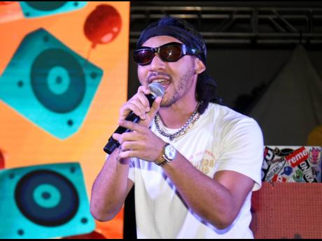 Tessellated serenades the audience with the 2017 hit ‘Pine & Ginger’.