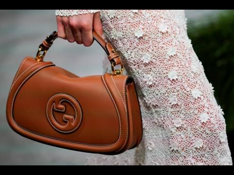The collection’s looks were accompanied by the Gucci Blondie bag. Embellished by the perfectly rounded emblem which was first introduced by the House in 1971, the new bag intertwines heritage codes with contemporary influence. 