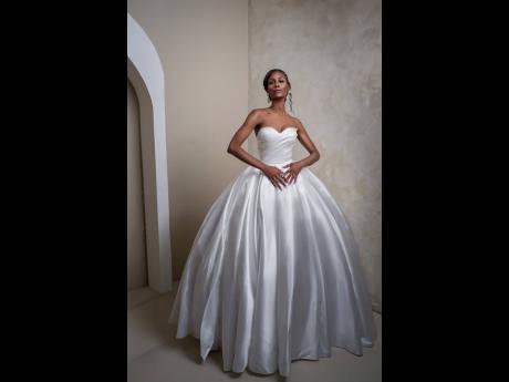 Ashlie features a sweetheart neckline as well as a ruched bodice, which adds a touch of sophistication and allure.