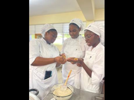 Student chefs from the University of Technology participating in Mission:FoodPossible food security training.