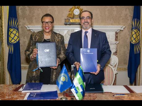 Patricia Scotland, Secretary General of the Commonwealth (left) and Sergio Díaz-Granados, CAF executive president following the MOU signing.