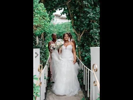 With bouquet in hand, Carrol embraced this new love chapter as she walked to meet her husband.