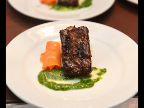 The sorrel barbecue pork chop, with mashed potatoes, a sautéed carrot and spinach purée.