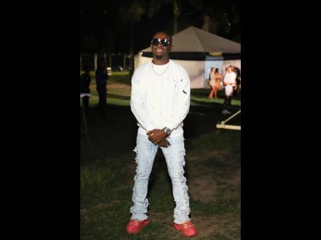 Omi steps out, pairing distressed denim with a white pullover, for a cool, comfort-focused look.