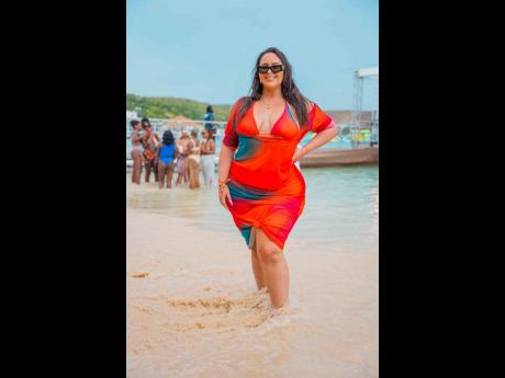 Flying in from the Cayman Islands to celebrate her friend, who is a bride-to-be, lawyer Tiffany Hydes makes the shoreline her personal runway.



