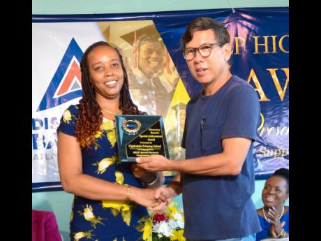 Discovery Bauxite’s Acting General Manager Chris Cargill presents Theresa Brown, Clydesdale Primary principal (left), with an award recognising the school’s consistent high performance in the PEP examinations.