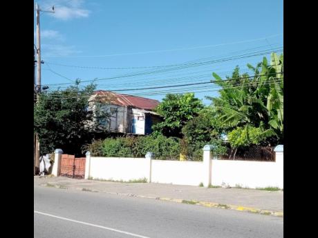 Current reminder of a North Race Course house.