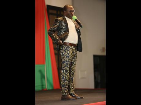 Leighton Smith, standout performer of the night, delivers a crowd-pleasing set.